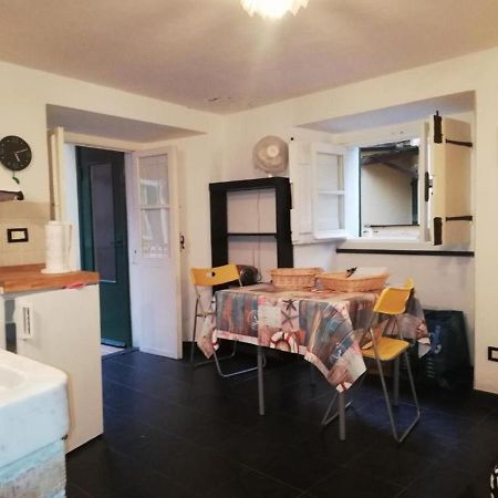 Bilocale Centro Storico - Via Sant' Erasmo Apartment โบนัสโซลา ภายนอก รูปภาพ